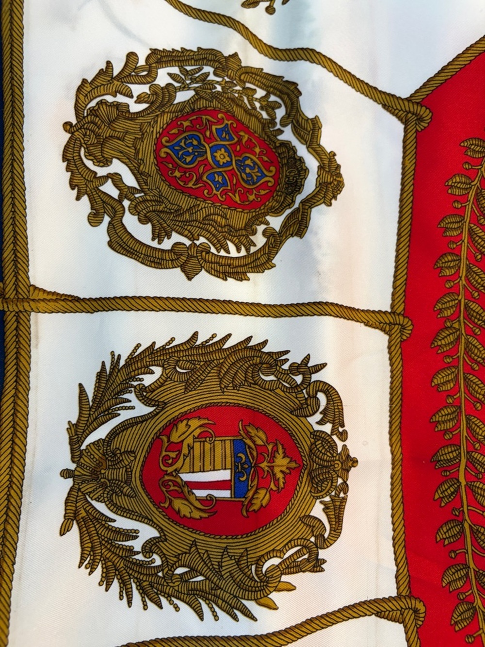 🇫🇷Hermès Carré 90 Les Armes de Paris Silk Scarf 34” Vintage Multi ❤️ - Picture 10 of 14